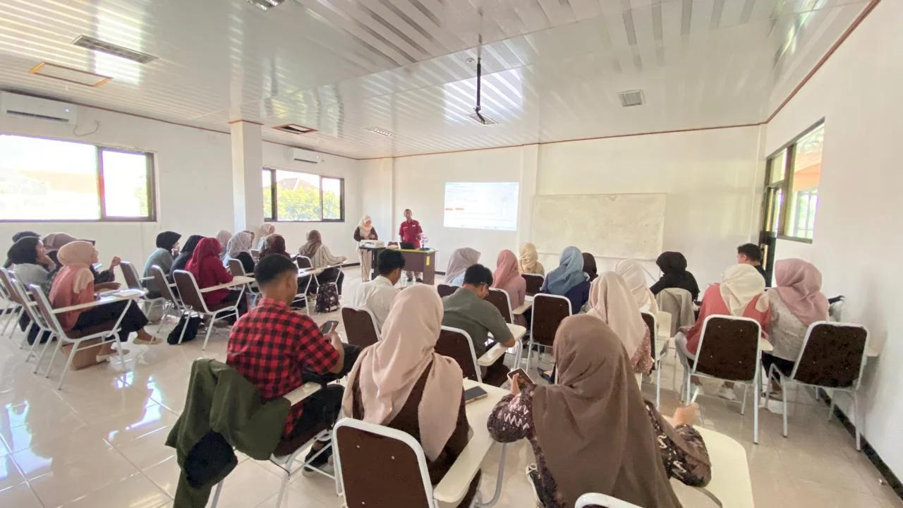 Pembekalan K3L Mhsw S1 Kep Sem 6 Praktik Klinik Komunitas di Wilayah Puskesmas Pare